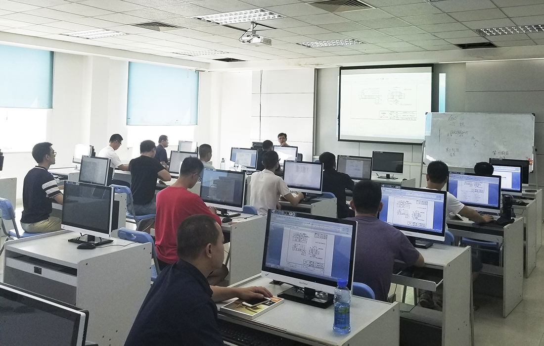 培養高技能人才   實現跨越式發展——記巨輪數控銑工技師培訓班開班